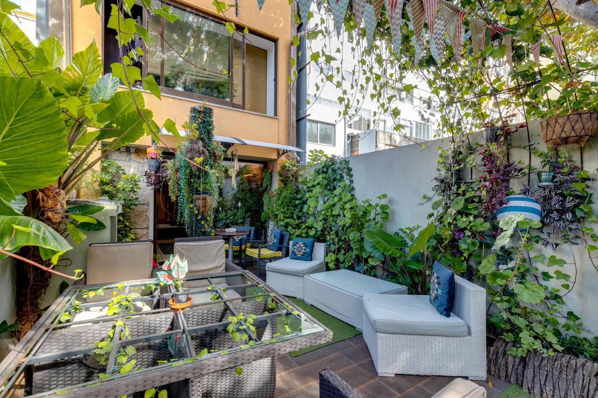Hostal Garden In Town